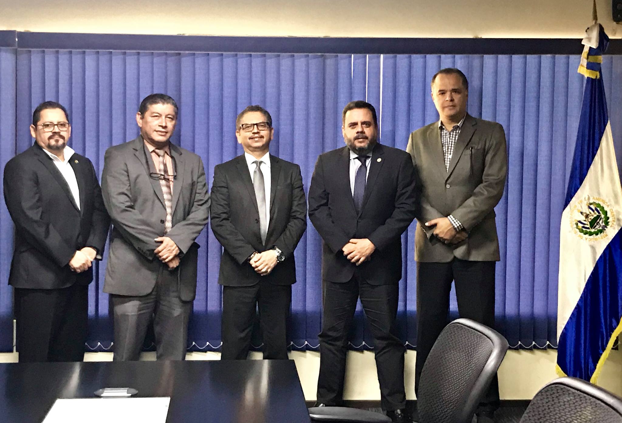 Encuentro de trabajo en las oficinas centrales de la Corporación Salvadoreña de Inversiones (CORSAIN)